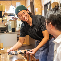 人が集まるところに、お酒と会話の華を咲かせましょう☆