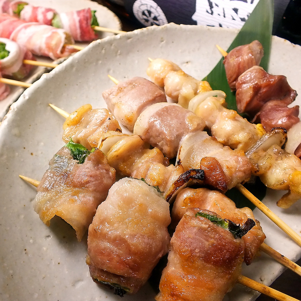 定番串～変わり種まで豊富にございます！各種お野菜を巻いた串焼きは当店自慢の一品です！