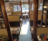 女子会や仕事帰りの一杯など使い勝手抜群なテーブル席