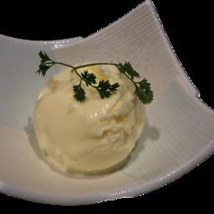 杏仁豆腐　／　アイスクリーム（バニラ/チョコレート/ストロベリー/ほうじ茶）　／ゆずシャーベット