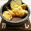 料理メニュー写真 3種チーズの石焼スープカレ