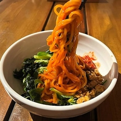 ウマカラ肉みそのピビン麺