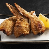 今夜の一杯を最高のものにする、お酒のお供を豊富に取り揃えました。新鮮な海鮮から、ジューシーな肉料理、出汁の染みた煮込みまで。どのメニューも「お酒との相性」を第一に考え、味の濃淡や食感にこだわり抜いています。一口食べれば、自然と次の一杯が欲しくなる計算された美味しさをご堪能ください。