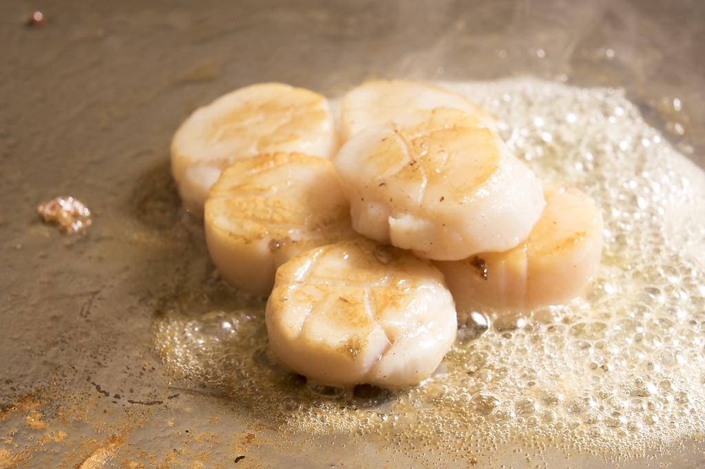 お肉だけじゃありません！海鮮類にもこだわっております！ホタテ800円（税抜）