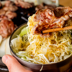 お代わり自由の千切りキャベツ