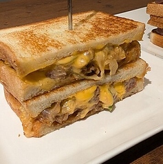 アメリカンな一品「フィリーチーズステーキサンド」