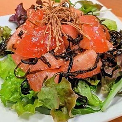 トマトと塩こぶのサラダ/自家製麺 ラーメンゴマドレサラダ