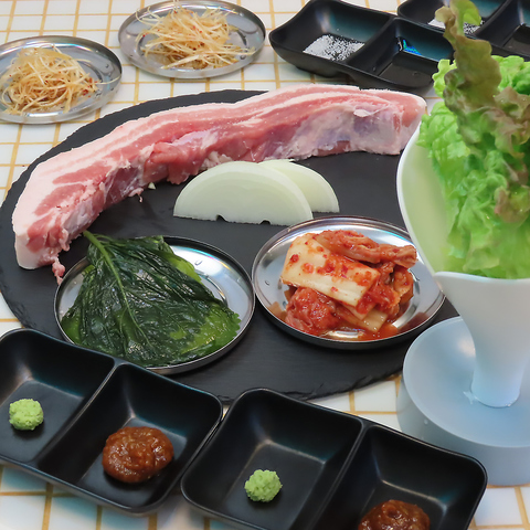 熟成サムギョプサルと本場の味を味わえる韓国料理をお楽しみください！