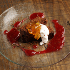 生チョコテリーヌ 自家製ベリーソース