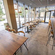 SIK eatery シックイータリー グラングリーン大阪店の雰囲気2