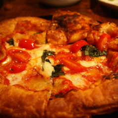 生ハムとトマトのさっくさくパイ生地ピザ