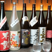 【焼酎・日本酒各種】全国各地から納得の品揃えとなっています。いぶしぎん自慢の創作燻し料理と共にお楽しみ下さい。
