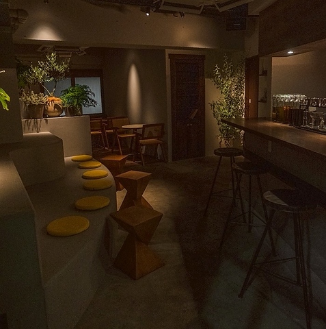 駒沢公園すぐ！昼はおしゃれカフェ夜はシックなGINバー。夜カフェやペット同伴大歓迎