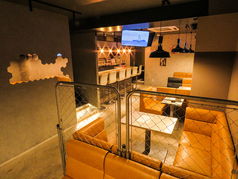 1.VIP以外のテーブル貸切→25名～40名2.店舗貸切→30名～50名