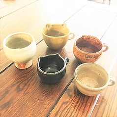 Cafeゆうのうつわは薪で焚いた穴窯陶器☆うつわも楽しめるカフェです。ホット、アイス、それぞれ「選べるうつわ」がございます♪