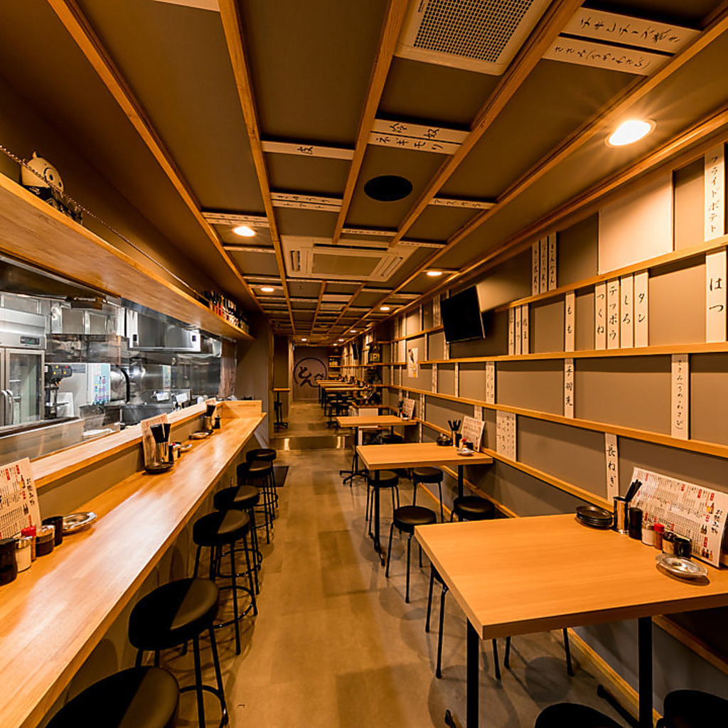 グレーを基調とした清潔でスタイリッシュな店内は、オーナーこだわりの空間