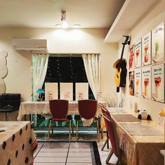 おひとり様でのゆったりカフェタイムや、デート中のご休憩にちょうど良いカウンター席もご用意しております◎穏やかなライトアップで過ごしやすく、プライベートな時間をご満喫いただけます。お気軽にご利用ください。