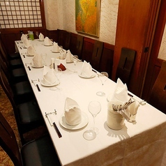 【テーブル席個室：9～16名様】小規模～中規模宴会まで対応可！各種ご宴会にどうぞ。お客様の人数や用途に合わせて、小規模～中規模宴会まで、様々なシーンに幅広くお使いいただけます。個室なので、周りを気にすることなく、自分たちだけのプライベートなひとときをゆっくりとお過ごしください。