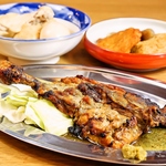丸ももニンニク焼きや白濁鳥だしおでんなどお酒との相性抜群なイチオシメニューをご用意しております