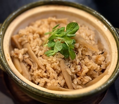 釜で炊くかしわの炊き込みごはん
