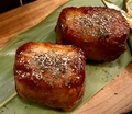 料理メニュー写真&nbsp;自家製肉巻き焼きおにぎり。うなるほど美味い。【世界三大黒豚】沖縄島黒豚アグー100％。