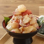 ボリューム満点！総重量650g以上の「ぶっかけ！豊洲鮮魚丼」