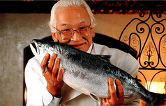 初代支配人　佐藤久一