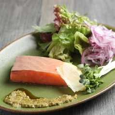 とろけるサーモンのコンフィ