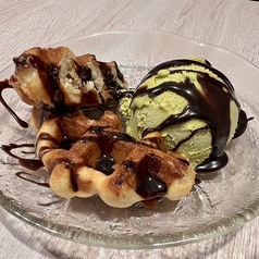 チョコソース de ワッフル(バニラアイス添え)/チョコソース de ワッフル(抹茶アイス添え)