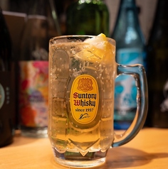 強炭酸×カットレモンの角ハイボール
