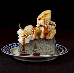 完熟バナナの黒胡麻チーズケーキ　黒蜜きなこがけ