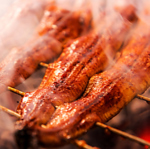 一切蒸すことなく"地焼き"のみで仕上げた鰻は絶品で、素材の旨みを逃さない仕上がりとなっております