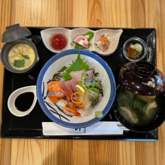 新鮮なお刺身がより取り見取り♪海鮮丼御膳
