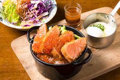 サーモンレアカツ丼