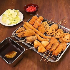 これぞ大阪串カツ！豚ロース,うずら,エビ,ホタテなど14種までもが食べ放題に！の写真