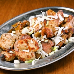 当店自慢のジューシーな『焼きとん』はミックスがオススメ！の写真