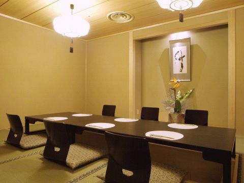 ご宴会に『全席完全個室』の落ち着いた和のお部屋で、季節の料理を楽しめます
