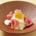 料理メニュー写真&nbsp;ゴルゴンゾーラと生ハムの蜂蜜白和え