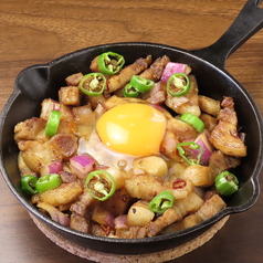 シシグ（豚肉のピリ辛鉄板焼き）