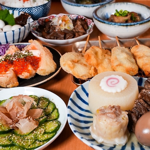 揚げたて串カツ/海老1本100円(税込)から。昼飲みや飲み歩きに最適です