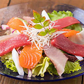 料理メニュー写真 彩り野菜の和風海鮮サラダ