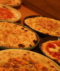 焼き立て石窯ピッツァの写真