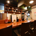 食材と鉄板が奏でる音や香りを目の前で感じながらお食事が楽しめる当店の特等席。