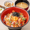 料理メニュー写真&nbsp;サーモンと鯛の甘辛月見丼