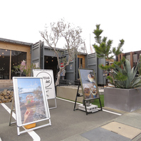 コンテナを改装した遊び心あふれるスタイリッシュな外観