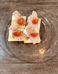 生ハムとクリームチーズカナッペ