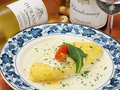 料理メニュー写真 こだわり卵の豆乳ゴルゴンゾーラソースオムレツ