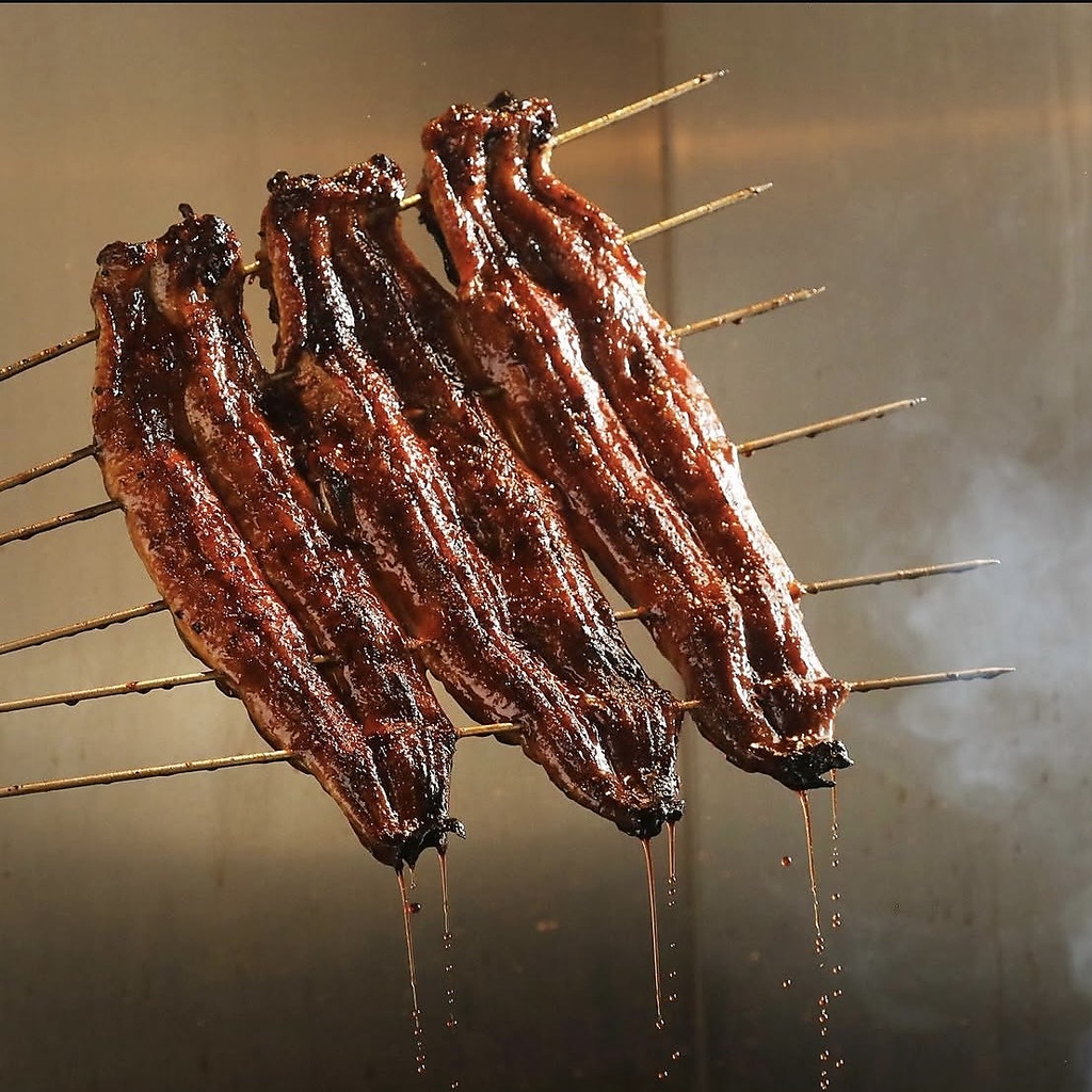 備長炭を使用し焼き上げられた鰻はまさに極上の仕上がり。短時間で焼く事で素材の旨みを逃しません。