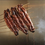 備長炭を使用し焼き上げられた鰻はまさに極上の仕上がり。短時間で焼く事で素材の旨みを逃しません。