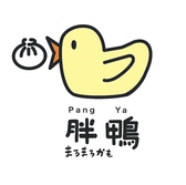 お洒落なロゴ看板 娘さんがデザインした「まるまるかも」の可愛いロゴが目印です。